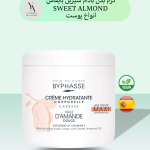 کرم بدن بادام شیرین بایفاس CARESSE MOISTURIZING BODY CREAM SWEET ALMOND OIL، پوست شما را به عمق آبرسانی کرده و نرمی و لطافت بی‌نظیری به آن می‌بخشد. این کرم با فرمولاسیون غنی و بافت سبک، به سرعت جذب پوست شده و احساس چسبندگی ایجاد نمی‌کند.